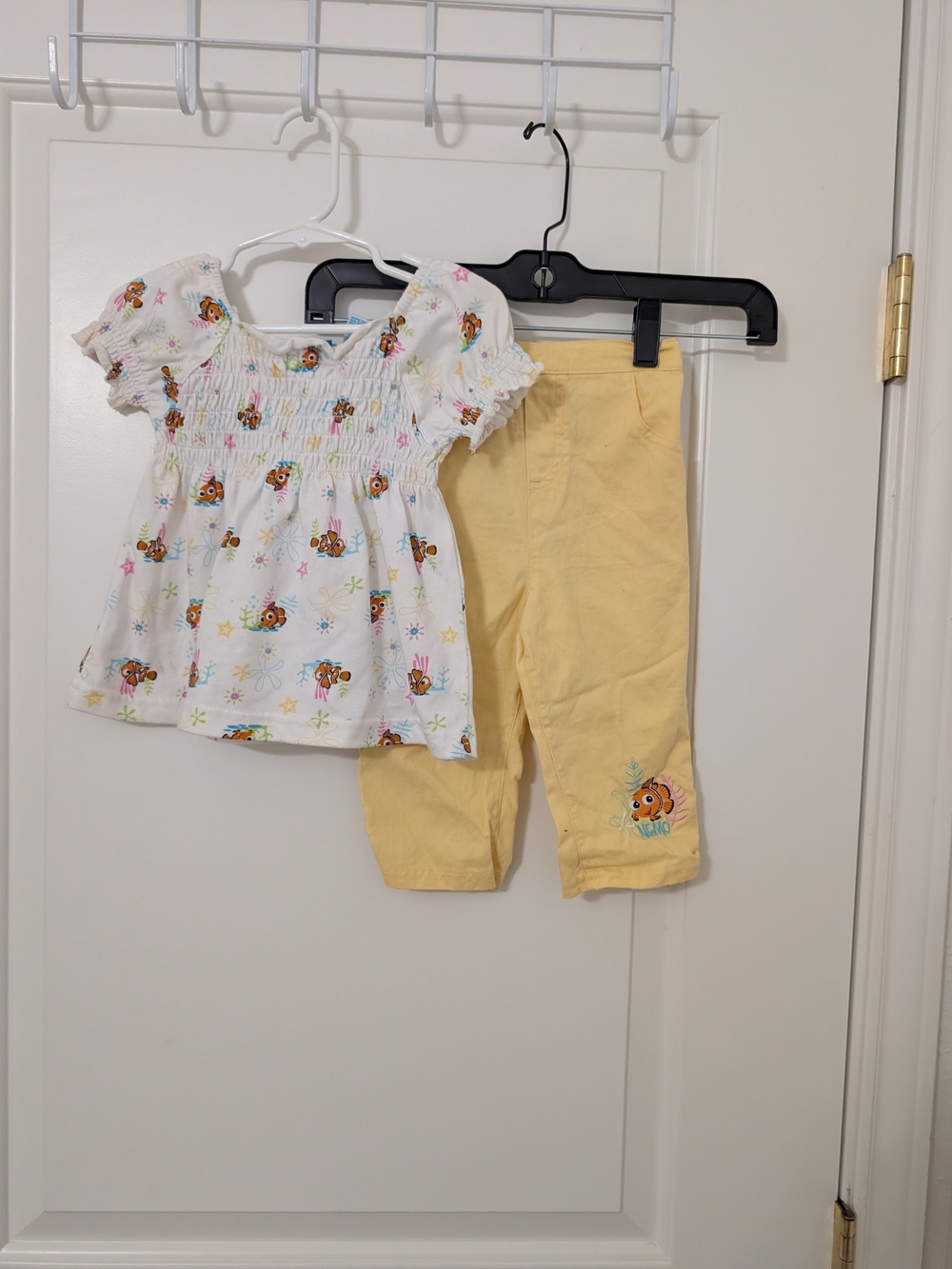 Y2K Disney Finding Nemo Girls 3T Outfit Top Yellow Capri Pants 2 Piece Set
